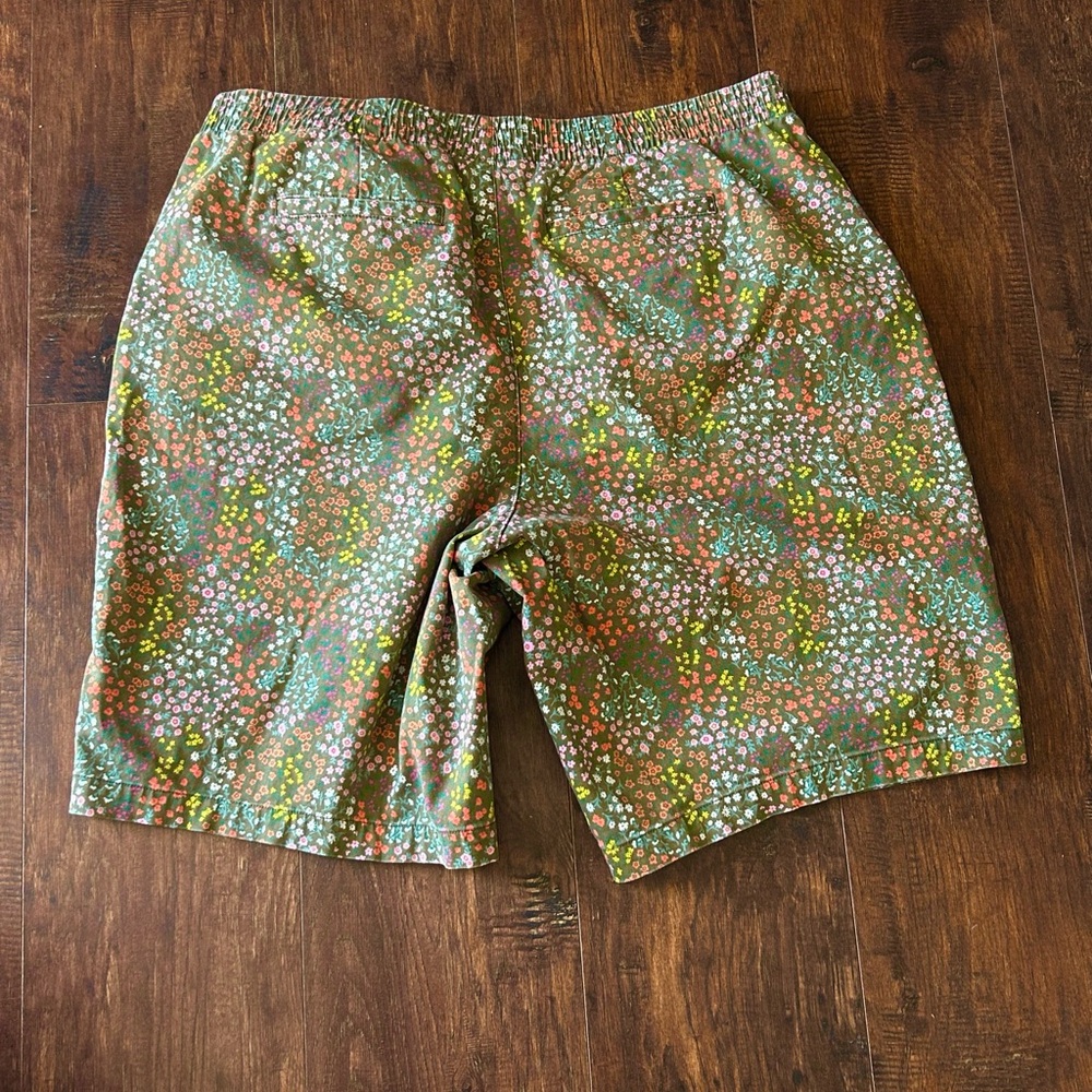 Lands End womens midrise size 20W gray/green floral shorts EUC - Picture 5 of 8